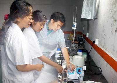 科技賦能，藝術(shù)添彩 光澤縣藍(lán)莓果酒與雕塑工藝品的雙翼齊飛